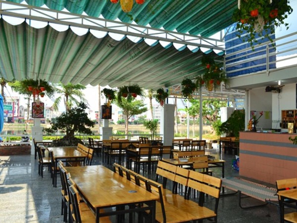 Thi công mái xếp lượn sóng quận 2 cho quán cà phê