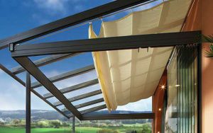 Mái che nhà để xe thường lắp đặt dạng cố định