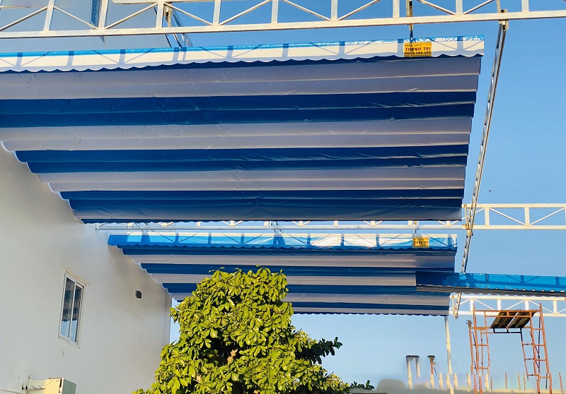 Khi lắp đặt mái hiên bạn nên chú ý đến vị trí lắp đặt và độ bền của sản phẩm để đảm bảo có đầy đủ ánh sáng và sản phẩm với tuổi thọ lâu nhất.