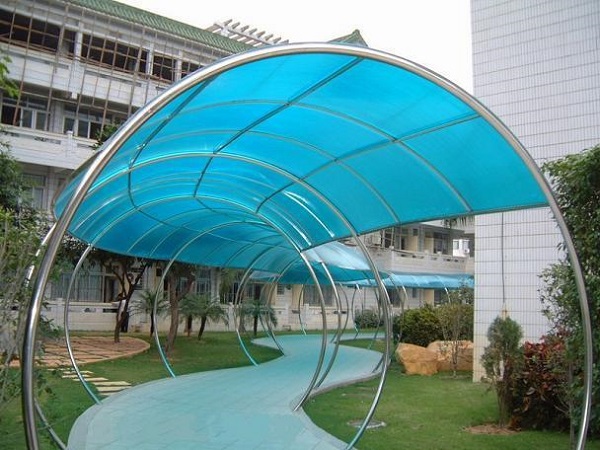 Mái vòm nhựa thiết kế lạ mắt, hiện đại