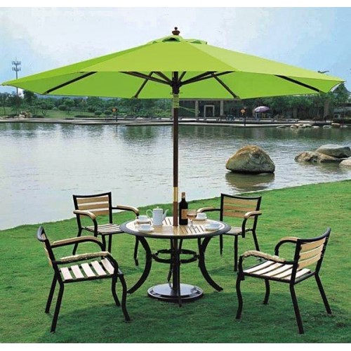 Dù đứng tâm sở hữu đế dù tích hợp làm chân bàn vô cùng ấn tượng