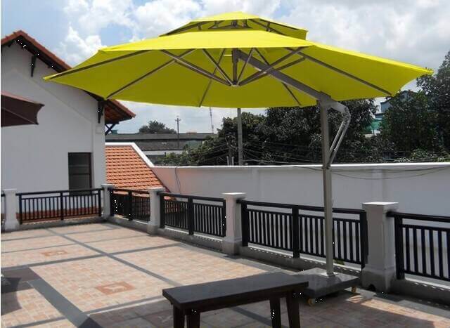 Dù lệch tâm màu vàng dùng tại nhà