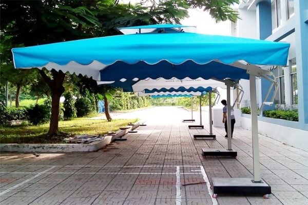 Dù lệch tâm che nắng, che mưa cho các phương tiện giao thông Dù lệch tâm che nắng, che mưa cho các phương tiện giao thông
