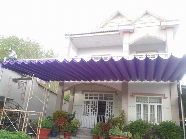 Mái xếp hiên nhà tông màu tím toát lên vẻ đẹp bắt mắt Mái xếp hiên nhà tông màu tím toát lên vẻ đẹp bắt mắt
