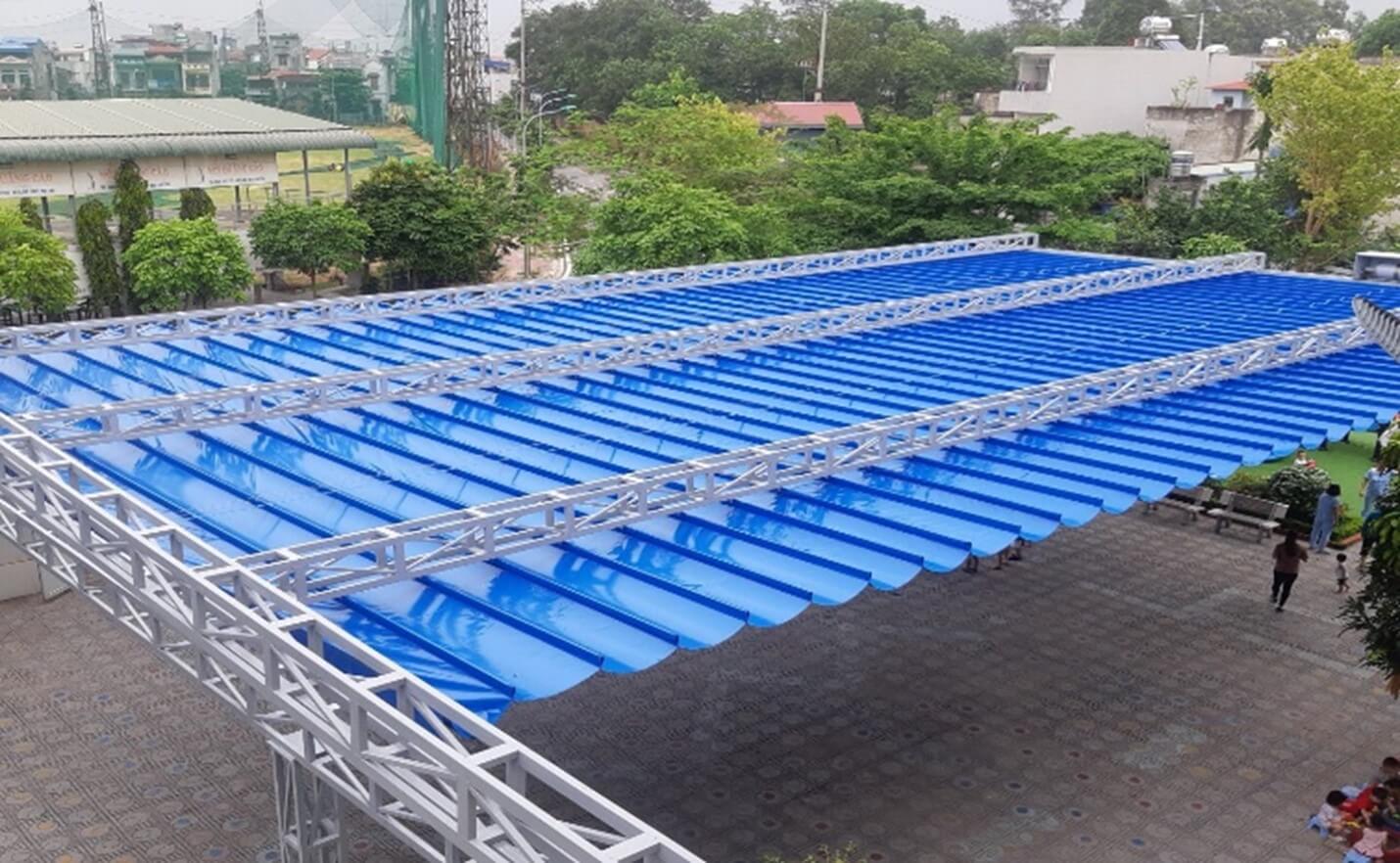 Mái bạt xếp thách thức mọi thời tiết. Mái bạt xếp thách thức mọi thời tiết.