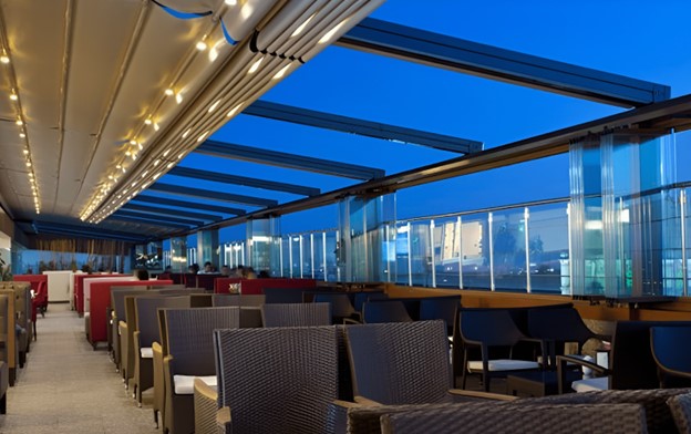 Bạt xếp lượn sóng được sử dụng ở quán cafe. Bạt xếp lượn sóng được sử dụng ở quán cafe.