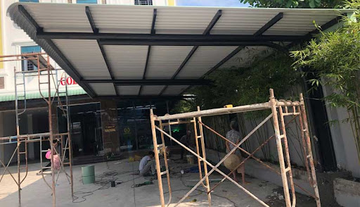Quy trình lắp đặt mái tôn nhà xe gồm bao nhiêu bước?