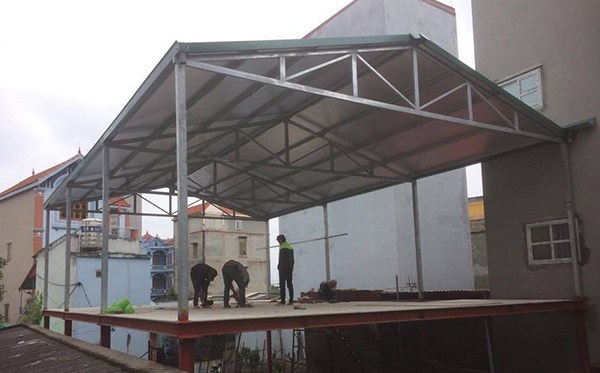 Mái tôn nhà xe và những điều cần lưu ý khi lắp đặt