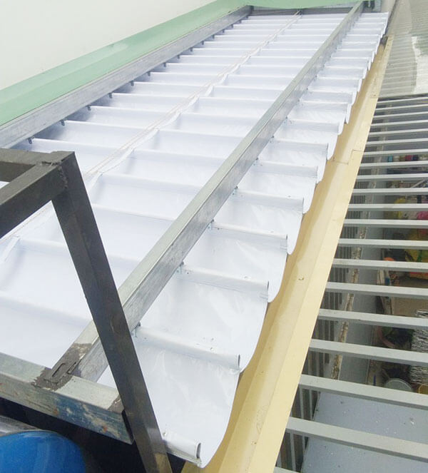 Có nên dùng bạt xếp giếng trời