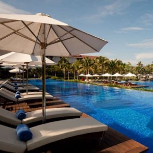 Dù che nắng cho không gian hồ bơi mát mẻ vẫn đảm bảo tính thẩm mỹ