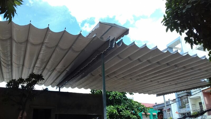 Tác động của môi trường có thể làm khung mái hiên bị gãy, cong, biến dạng,.. Tác động của môi trường có thể làm khung mái hiên bị gãy, cong, biến dạng,..