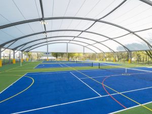 Mái che sân tennis có vai trò như thế nào? Chi phí và quá trình thi công