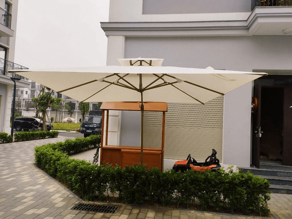 Các kiểu ô dù cafe sân vườn thông dụng