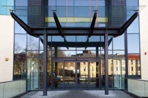 30+ Mẫu mái che sân thượng tiện dụng, ấn tượng nhất