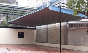 Mái che kém chất lượng dễ ố vàng, mốc