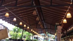 Lắp đặt mái xếp quán cafe có nhiều lợi ích