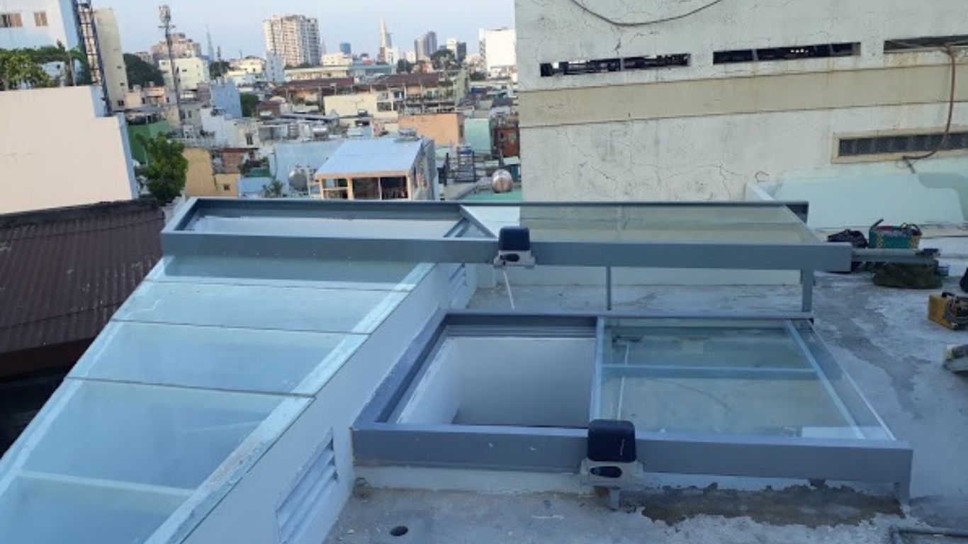 Báo giá mái trượt giếng trời quận 4