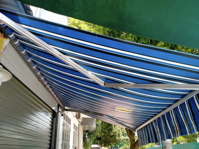 Bạt che PVC được đánh giá là cao cấp hơn nhờ độ dày và khả năng chống chịu cực tốt