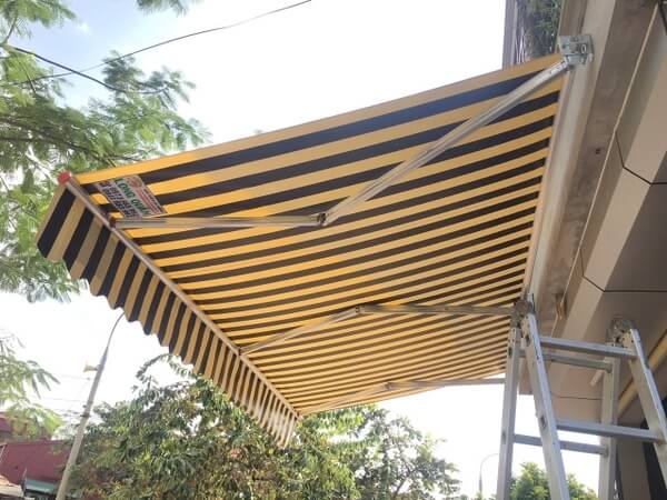 Mái hiên tay quay di động tiện lợi