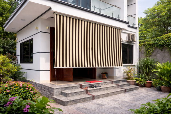 Tại sao bạt che nắng mưa là giải pháp không thể thiếu tại Phường Long Biên?