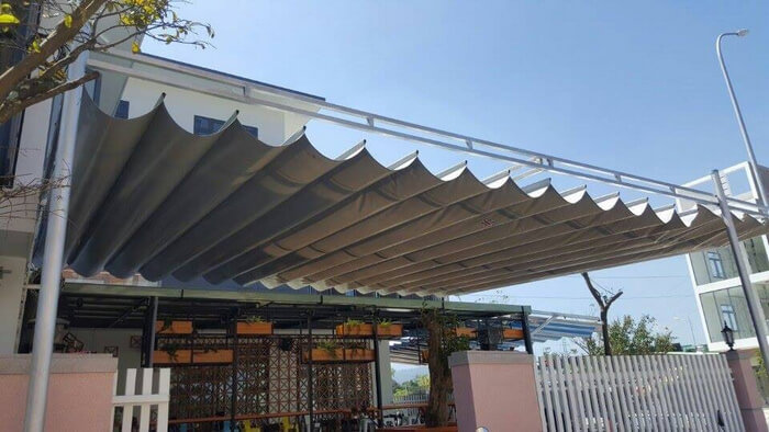 Mái xếp lượn sóng cho không gian lớn (sân vườn, quán cafe)