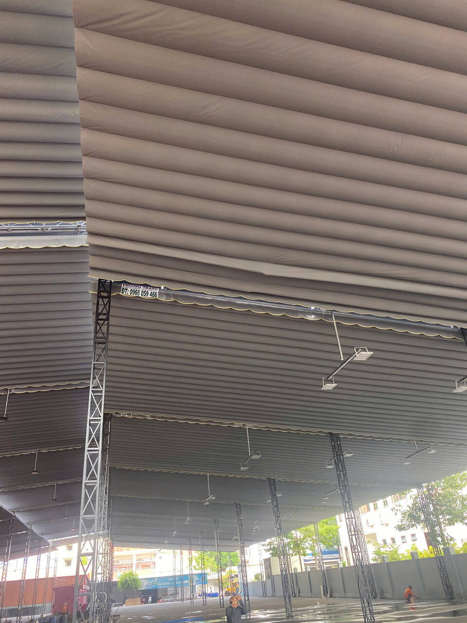 Mái xếp di động cho sân pickleball và các sân thể thao ngoài trời