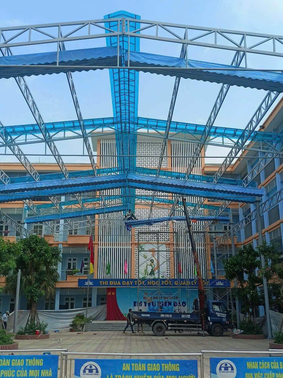 Quy trình khảo sát và thi công mái che chuyên nghiệp tại Hai Bà Trưng