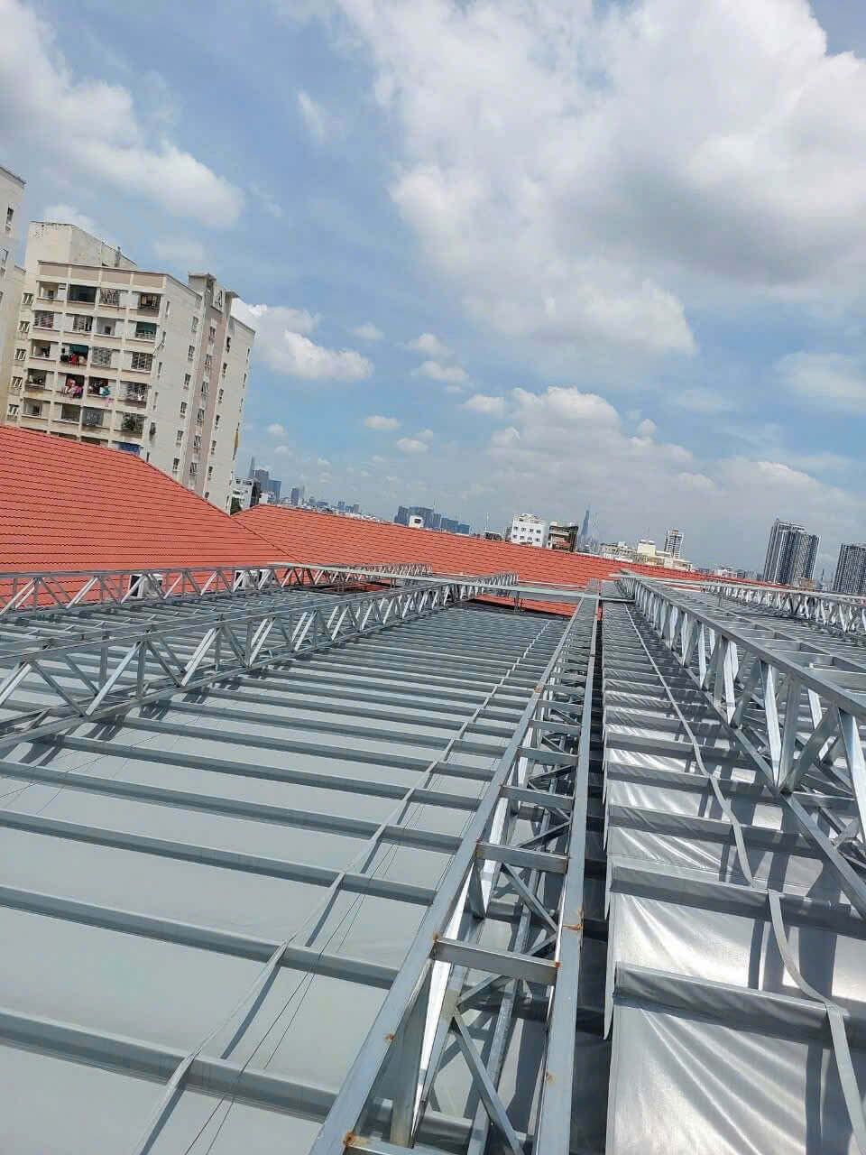 Cấu tạo & vật liệu mái che si động bền đẹp, chịu lực tốt