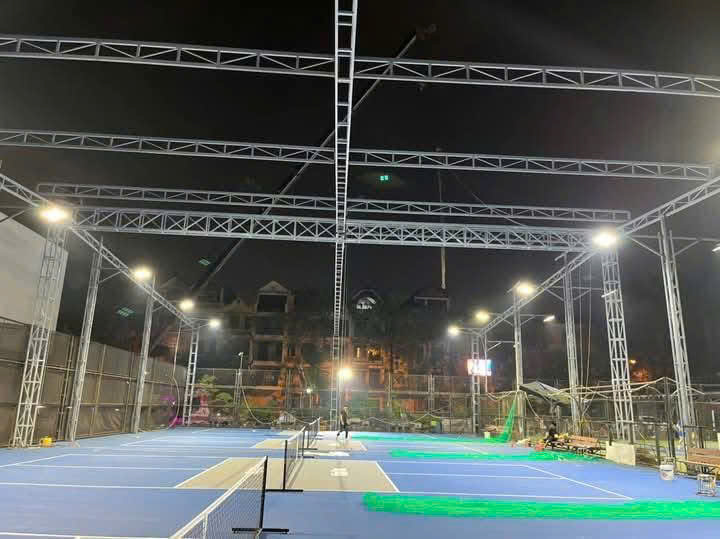 Báo giá chi phí làm mái che di động sân pickleball tại Giảng Võ