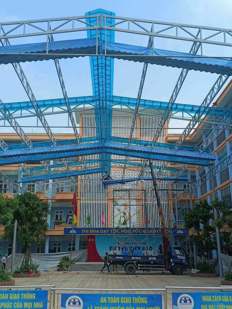 Năng lực và kinh nghiệm thi công mái che sân thể thao của Mái Xếp Sài Gòn