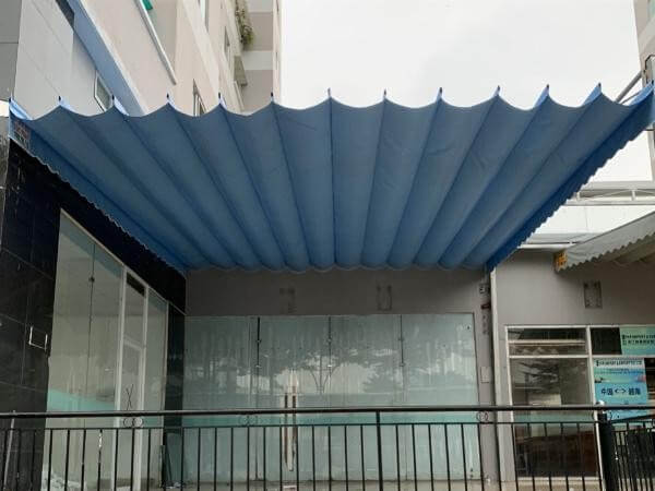 Mái che ban công bằng bạt kéo