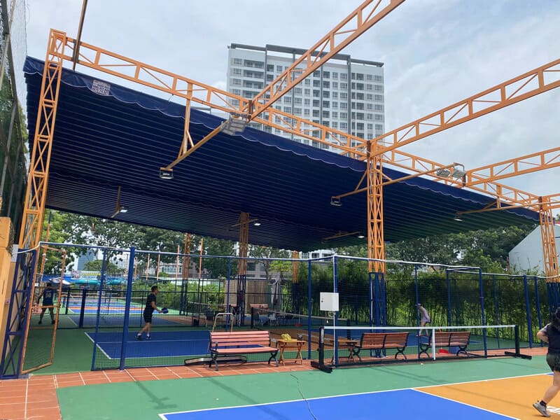 Chi phí lắp đặt mái che di động sân pickleball tham khảo
