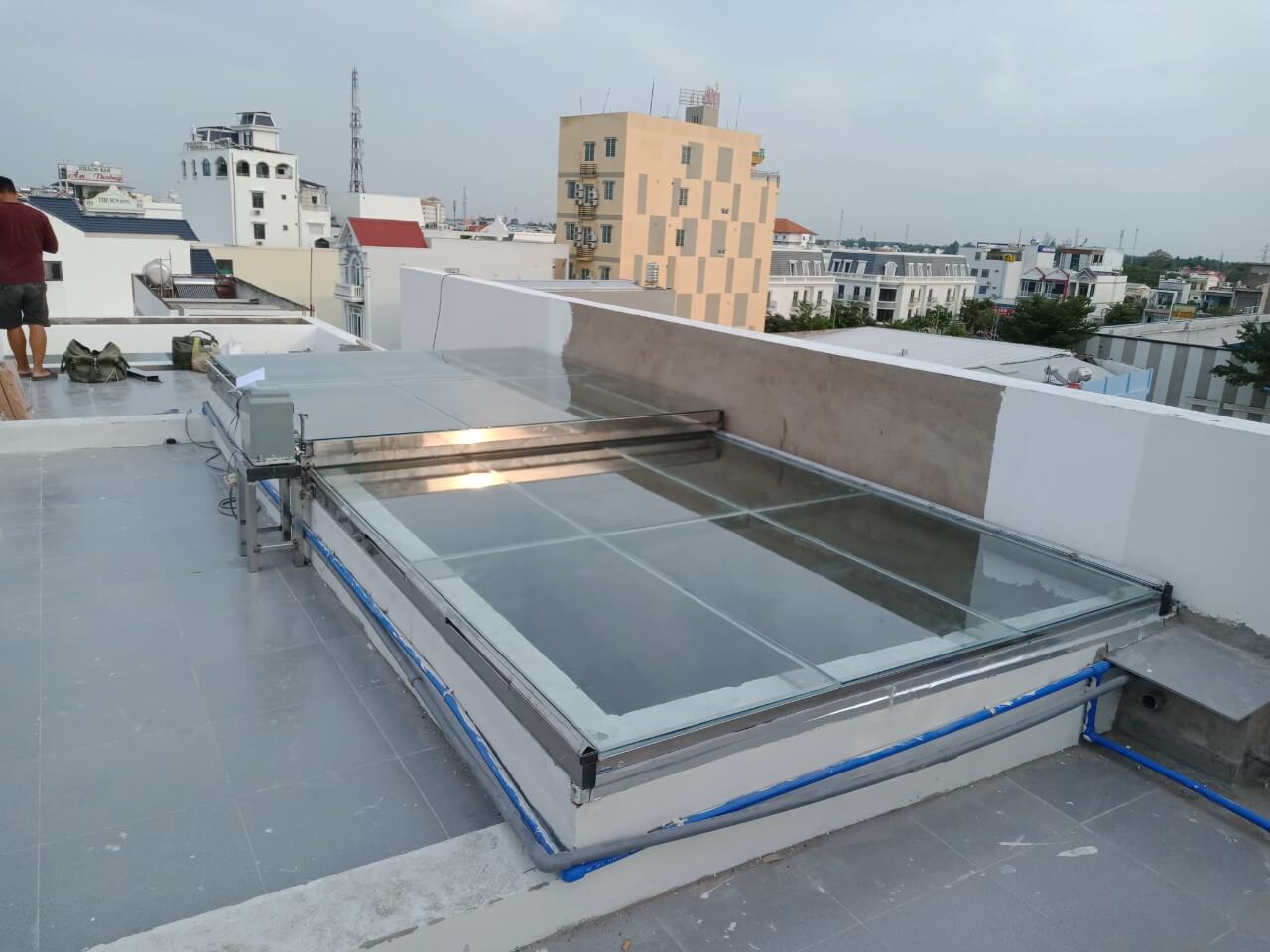 Lợi ích khi lắp mái trượt giếng trời cho nhà phố quận 11