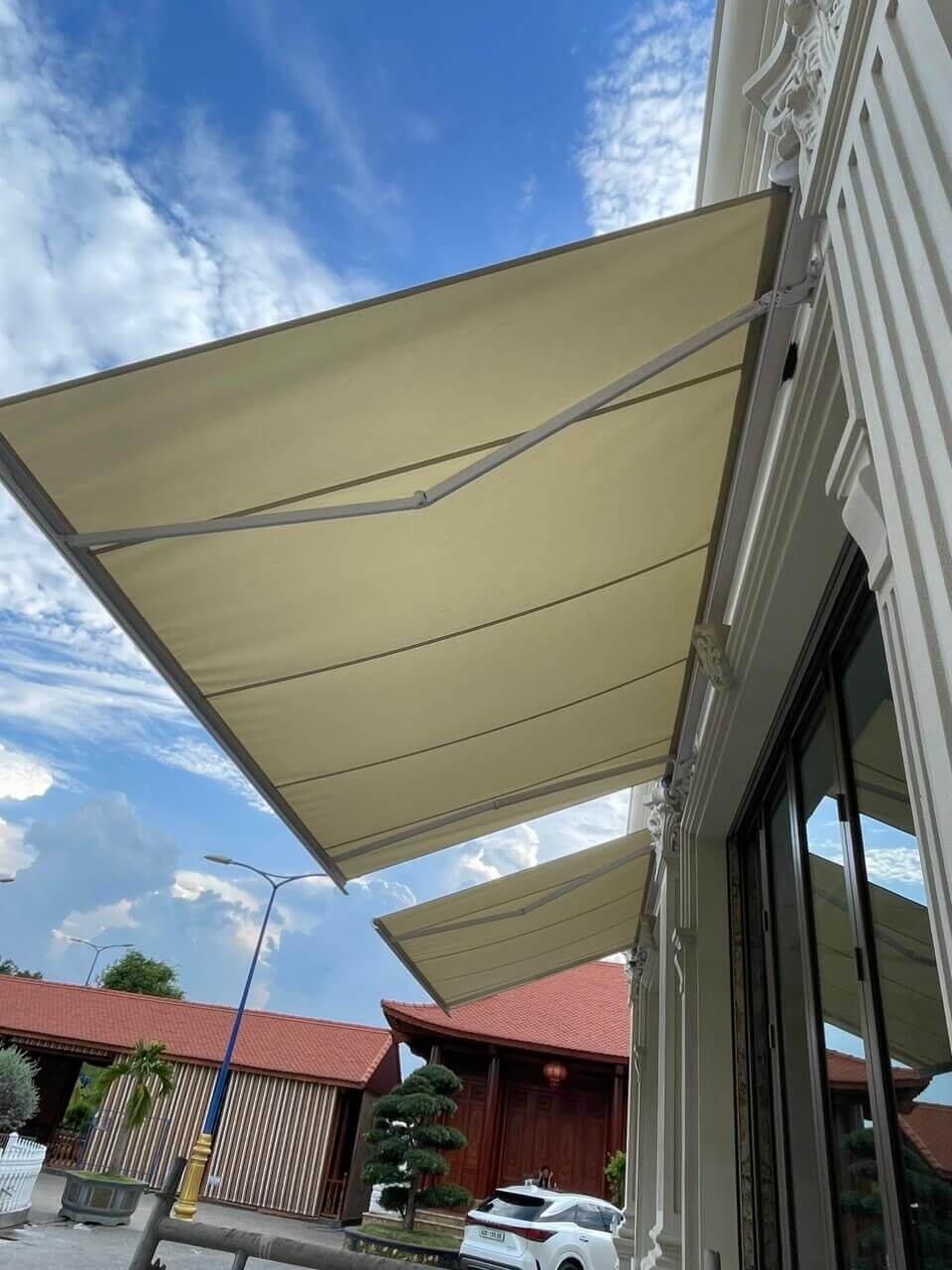 Mái che bị đọng nước có tự hết không?