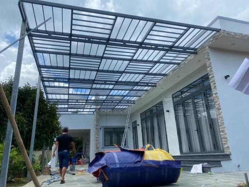 Quy trình xử lý mái che bị dột mùa mưa từng bước